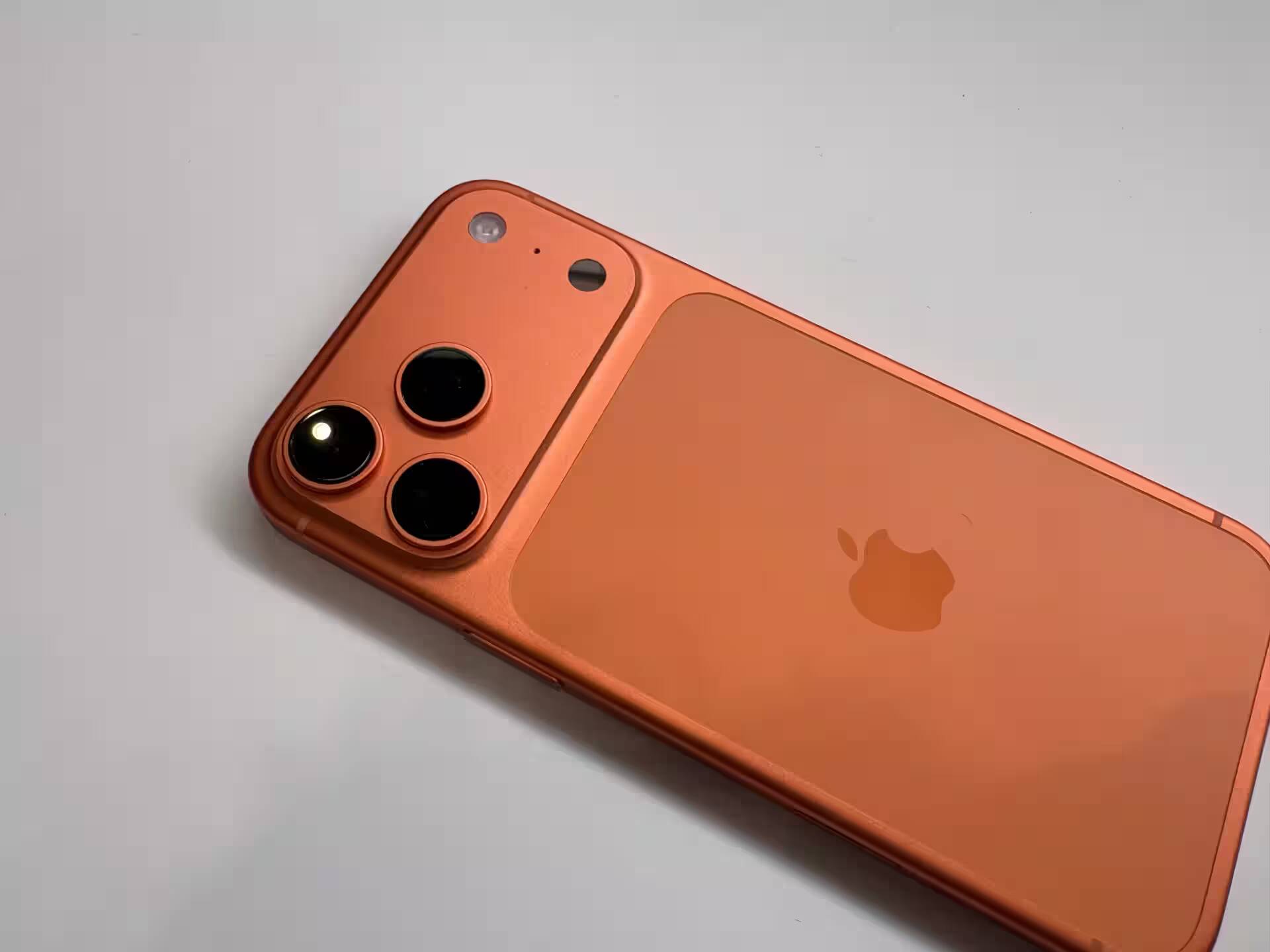 Задняя часть iPhone 17 Pro и его камеры вблизи