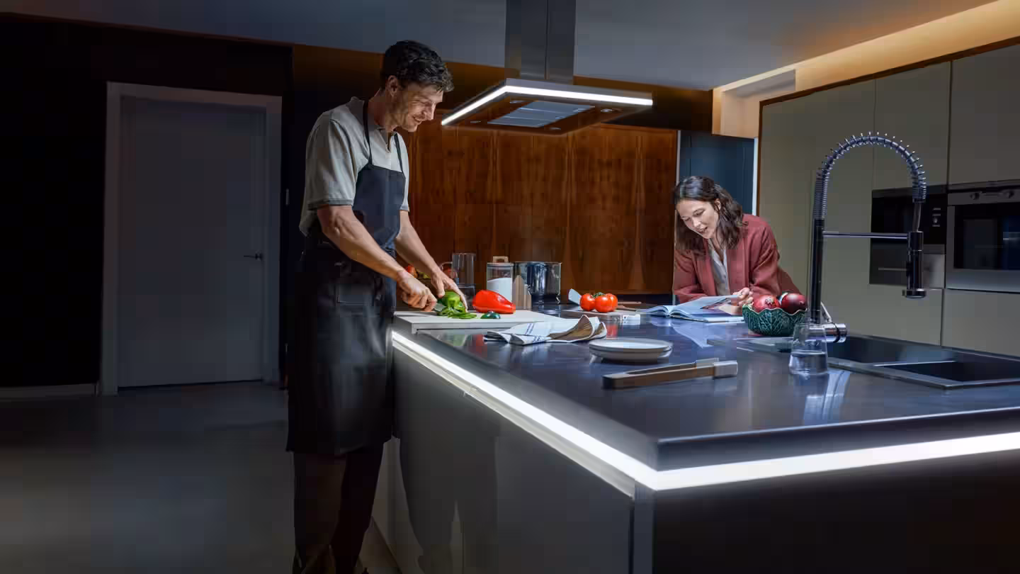IFA 2025: Philips представила новые умные лампы Hue, ленты и Bridge Pro 13 philips hue omniglow strip light 1.jpg