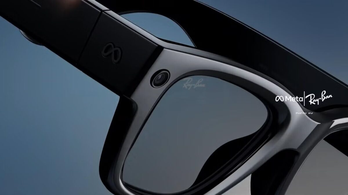 Новые Ray-Ban Meta* провалили демо с AI на Connect 2025 5 Вид сбоку очков Ray-Ban Meta* с черной рамкой