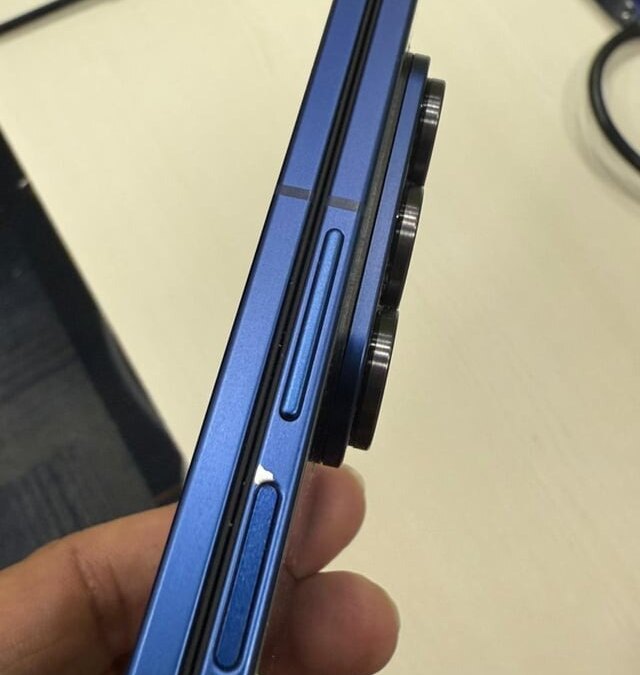 samsung galaxy z fold 7 paint chip present act 4827