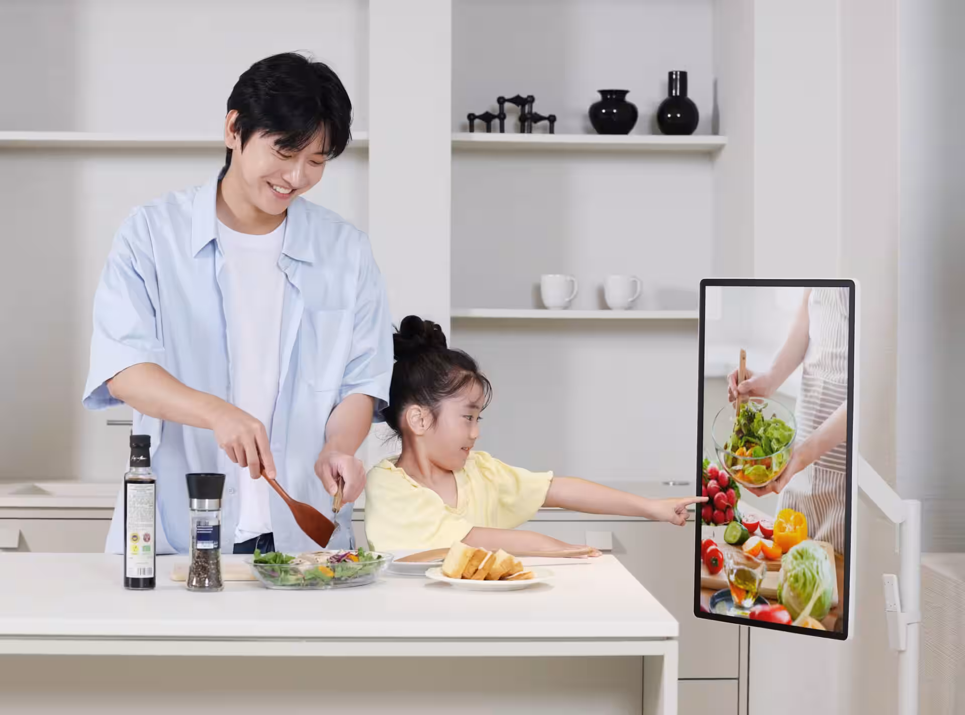 samsung the moving style wireless portable touchscreen tv 04 1 1920x1422 1