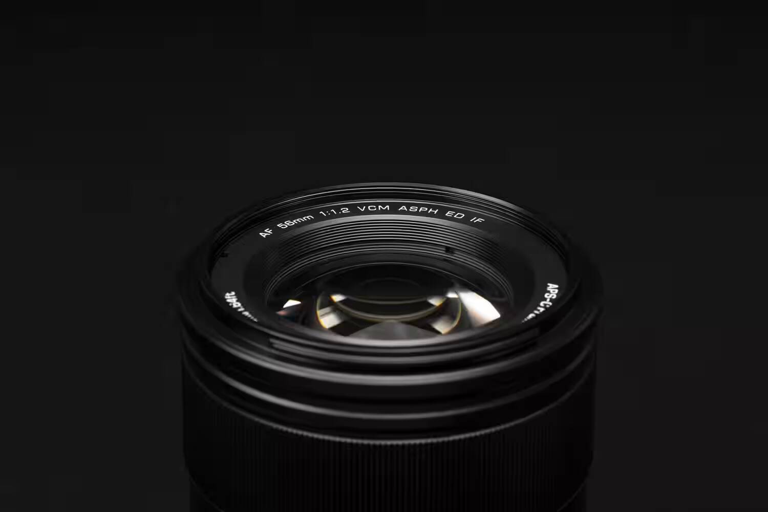 Viltrox представила объектив AF 56mm F1.2 Pro для камер Sony E и Fujifilm X 1 Объектив Viltrox AF 56mm F1.2 Pro крупный план