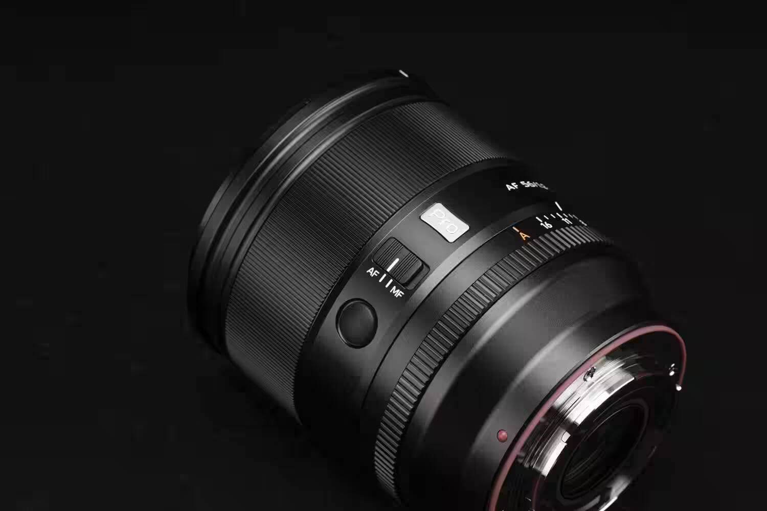 Viltrox представила объектив AF 56mm F1.2 Pro для камер Sony E и Fujifilm X 2 Объектив AF 56mm F1.2 Pro для Sony и Fujifilm