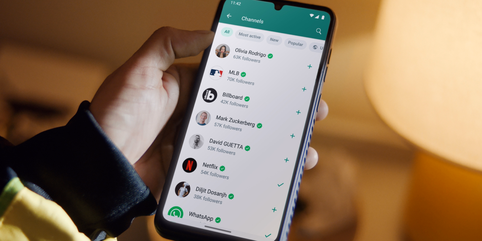 WhatsApp получит функцию «Близкие друзья» 2 whatsapp channels header.jpg