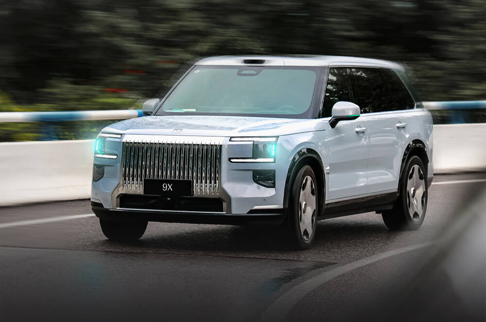 В России появился первый гибридный внедорожник Zeekr 9X 4