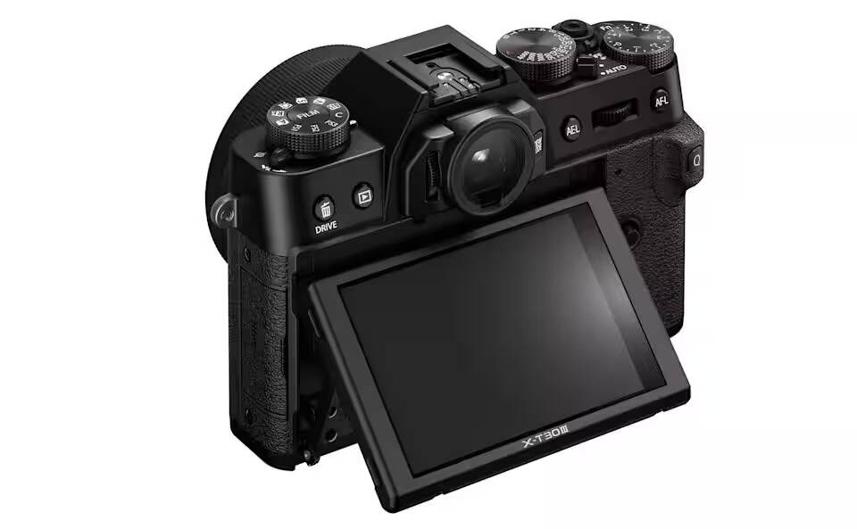 Fujifilm представила X-T30 III - лёгкую, быструю и умную камеру с поддержкой 6.2K видео и новым режимом автофокуса 2 Задняя часть камеры Fujifilm X-T30 III с выдвижным дисплеем