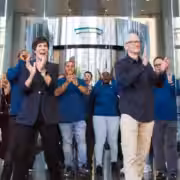 apple fifth avenue tim cook obrien iphone17launch.jpg