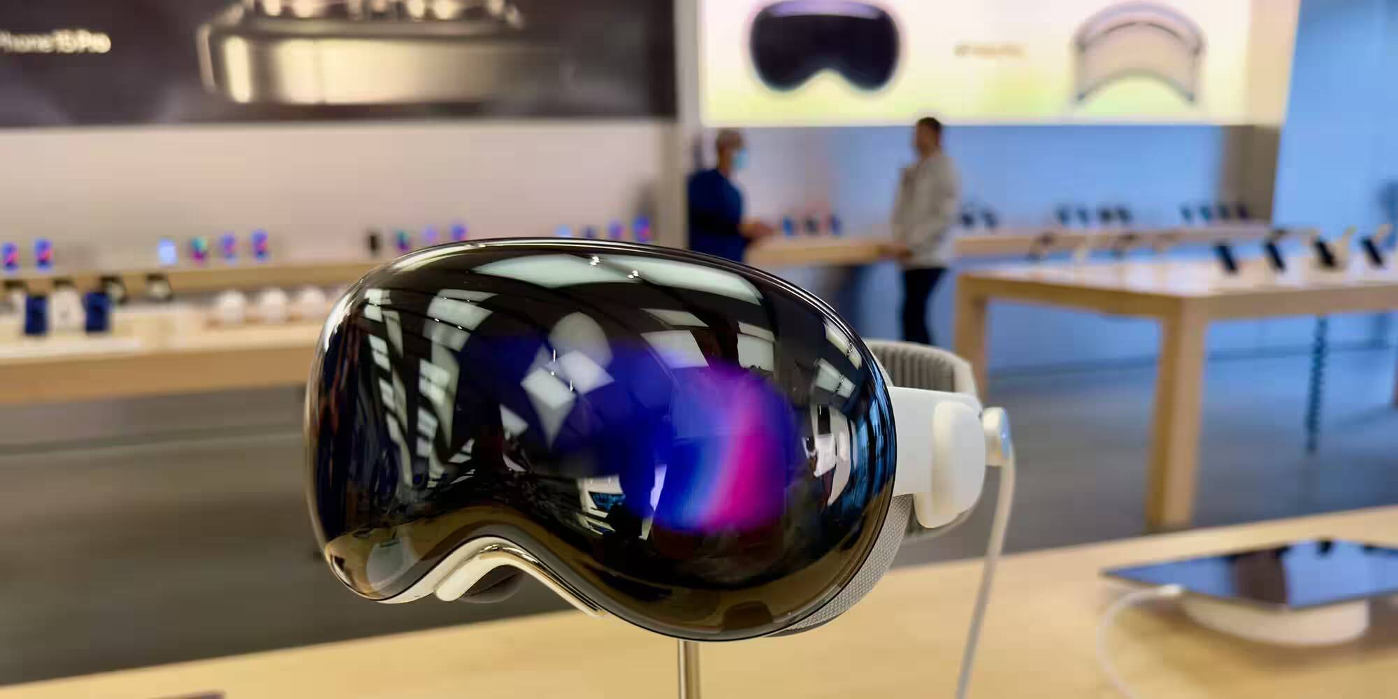 Виртуальная реальность шлем Apple Vision Pro в витрине