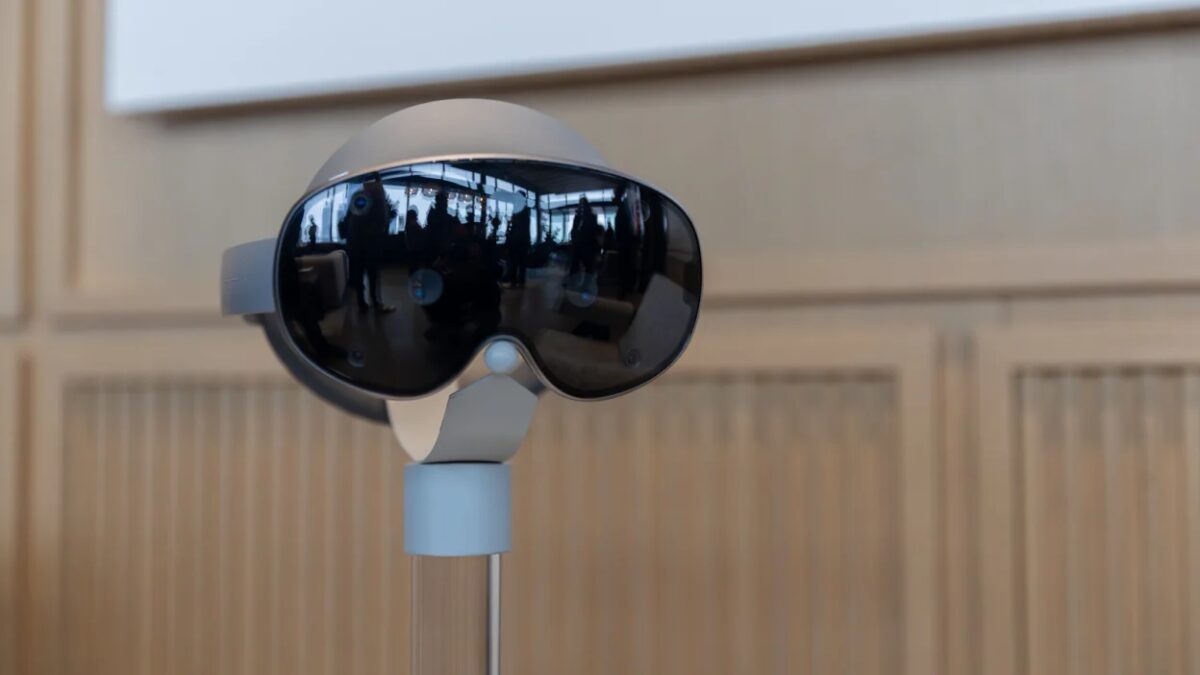 Samsung выпустила гарнитуру Galaxy XR с ИИ Gemini 8 hero image 5