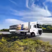 Во Франции протестировали автомагистраль, заряжающую электромобили прямо во время движения 4 highway recharges electric vehicles drive road testing paris designboom 06