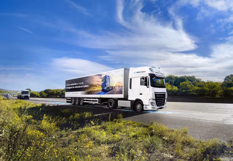 highway recharges electric vehicles drive road testing paris designboom 06