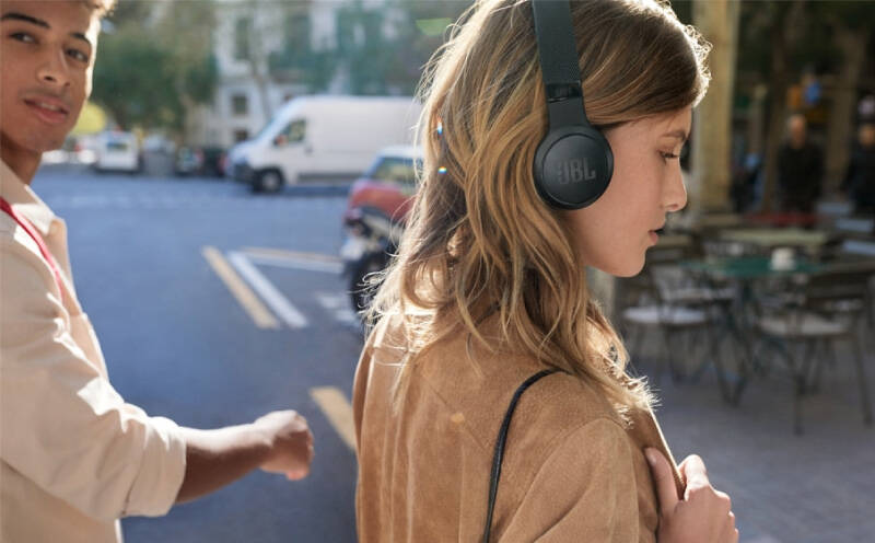 Россияне стали активно покупать полноразмерные наушники 4 img 3259