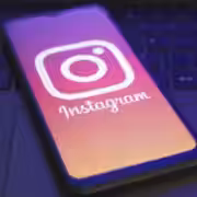 instagram logo auf smartphone 640x360 1