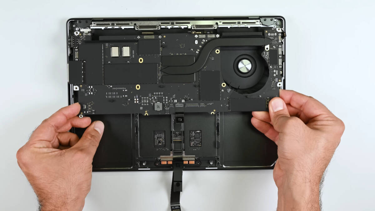 Эксперты iFixit раскритиковали MacBook Pro на M5 в оценке ремонтопригодности 4 macbook pro m5 ifixit 6