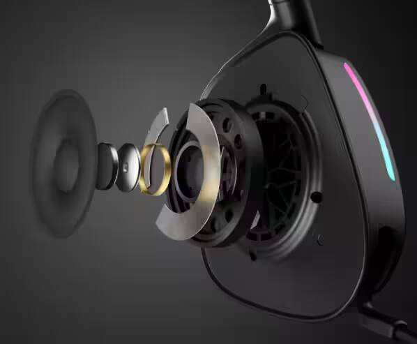 Разъемы и внутренние компоненты игровой гарнитуры Corsair Void v2 Max