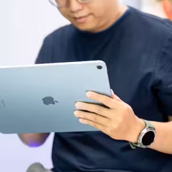 tren tay ipad air m4 13 inch 24 1