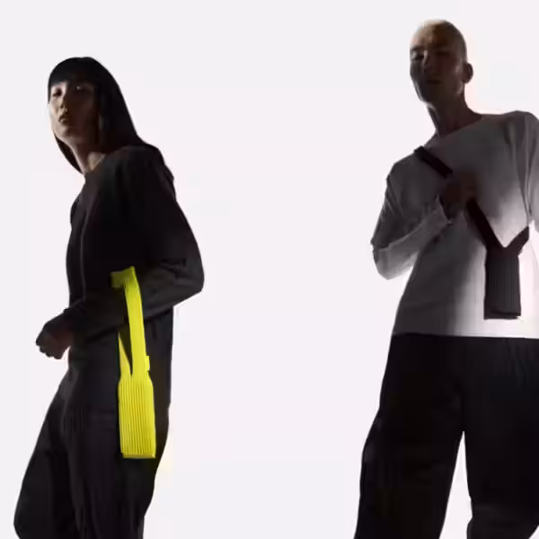 apple iphone pocket strap 1536w 864h.jpg