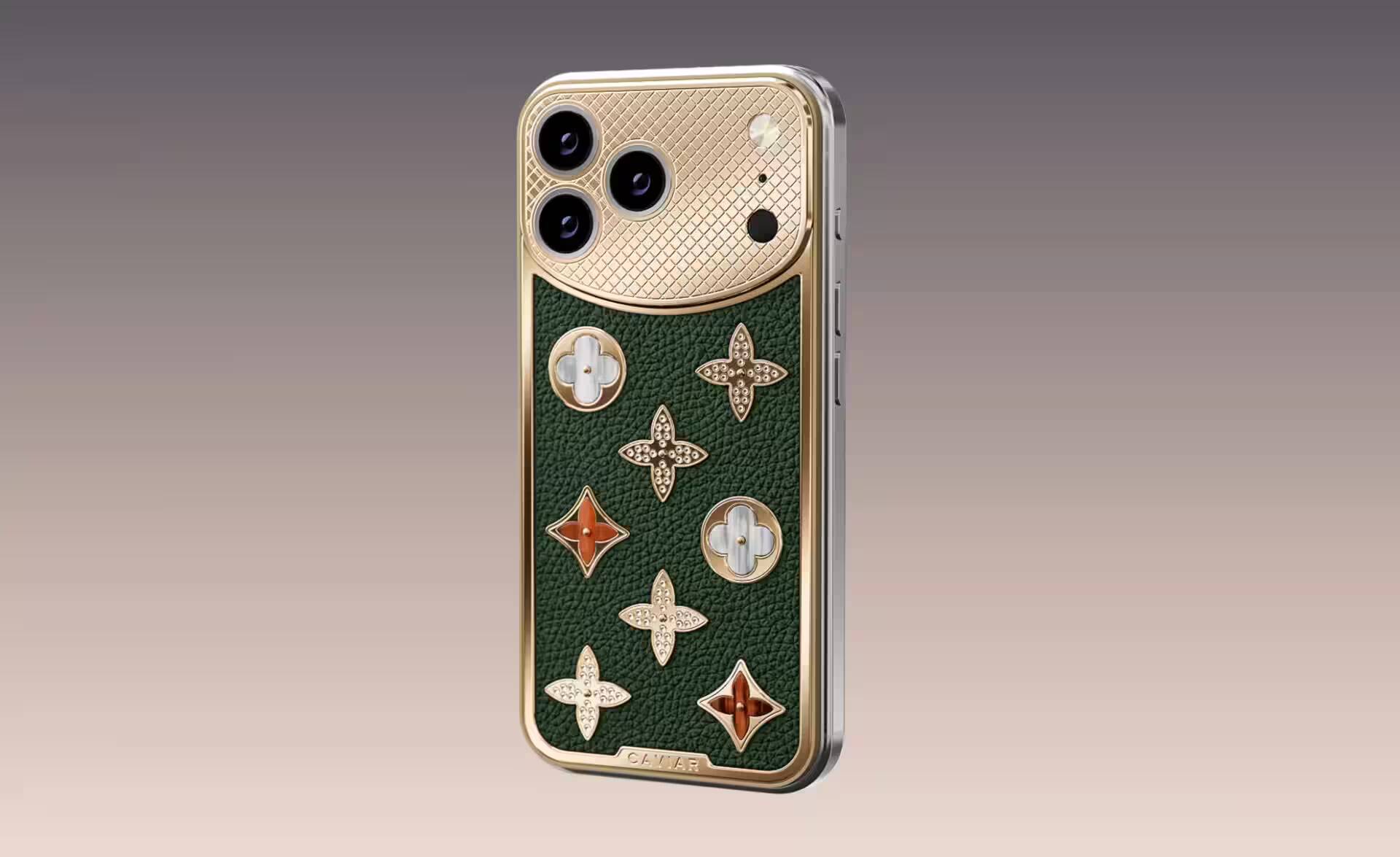 Caviar представила коллекцию Secret Love 2025 для iPhone 17 Pro 1 Задняя панель роскошного iPhone 17 Pro с золотым дизайном и украшениями Louis Vuitton