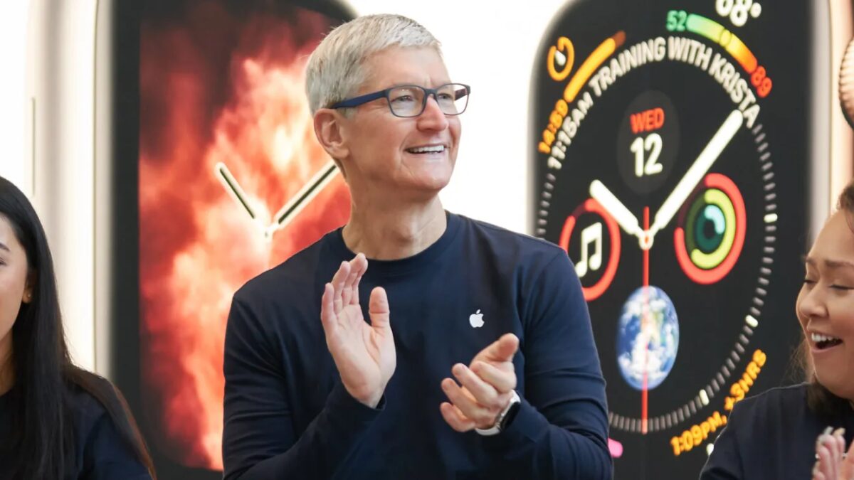 tim cook apple watch.jpg