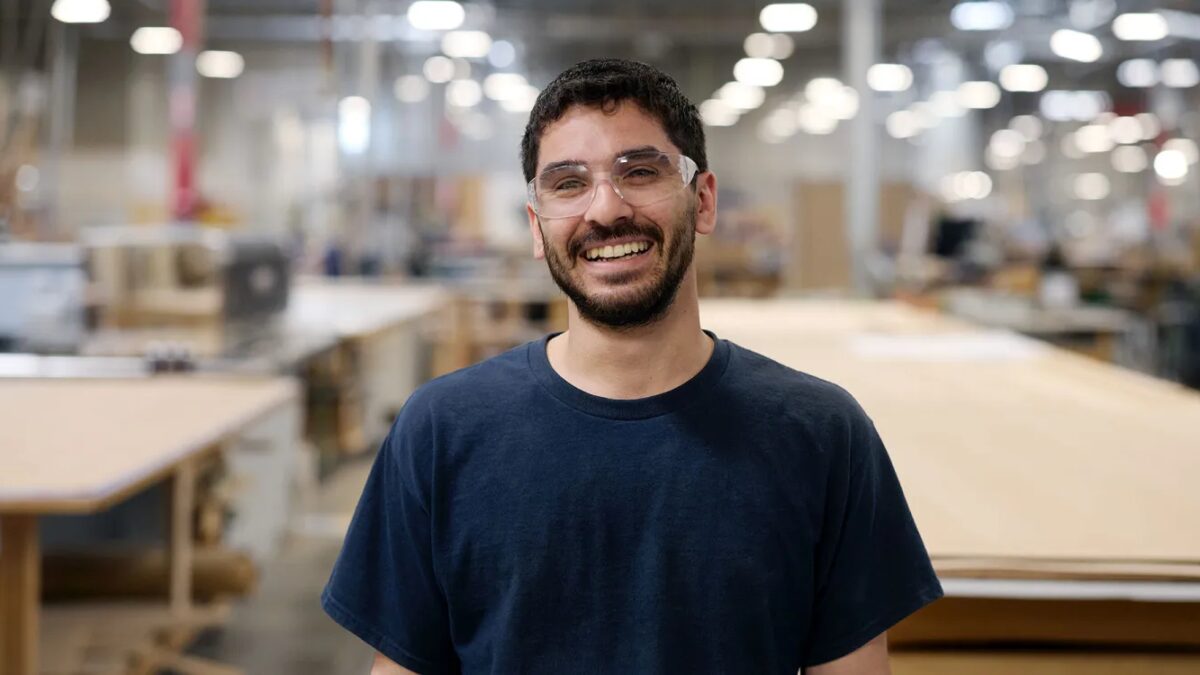 Apple открыла бесплатные виртуальные курсы в Apple Manufacturing Academy 1 apple manufacturing academy opening in detroit to support us businesses.jpg