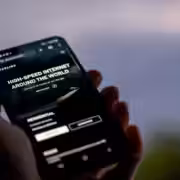 Tesla запатентовала крышу автомобиля с поддержкой спутниковой связи Starlink 6 hero image 10