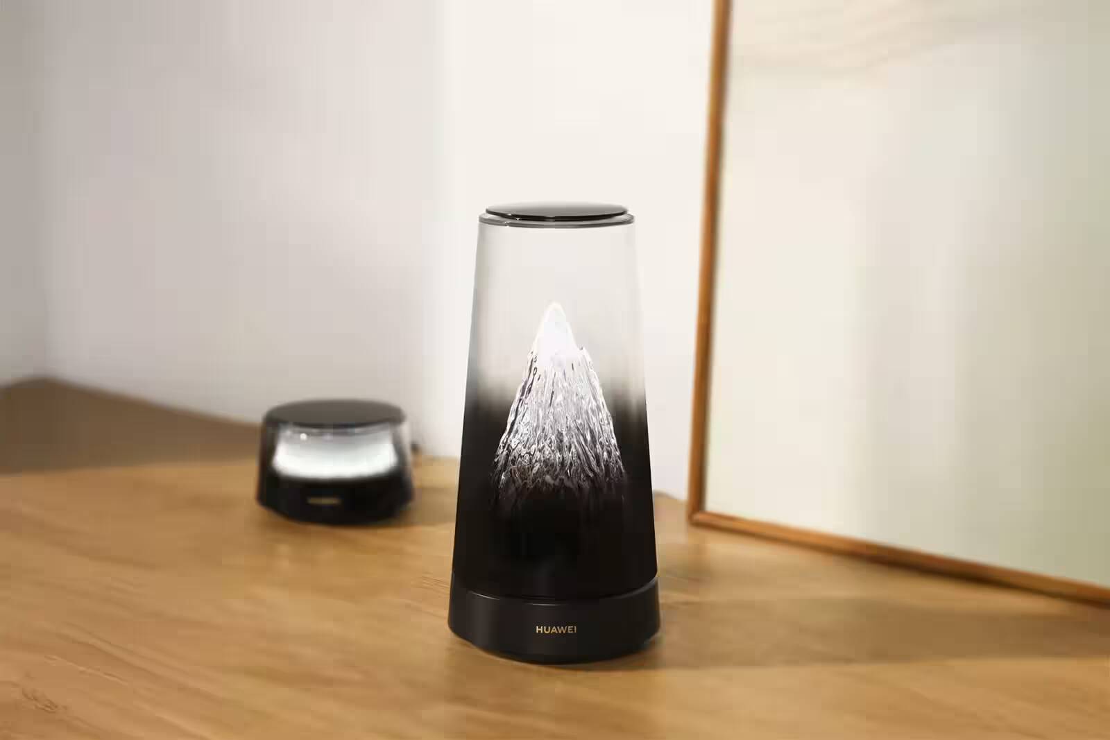 Умный гаджет Huawei WiFi Mesh X3 Pro на столе