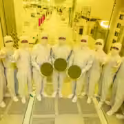 samsung foundry leaders with 3nm semiconductor chip wafer