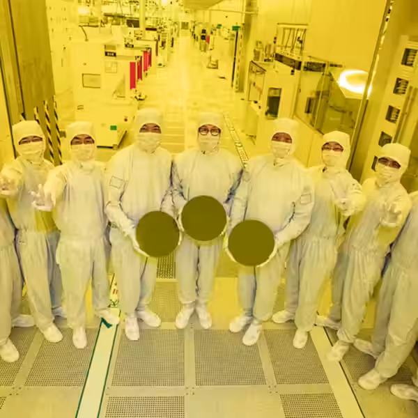 samsung foundry leaders with 3nm semiconductor chip wafer