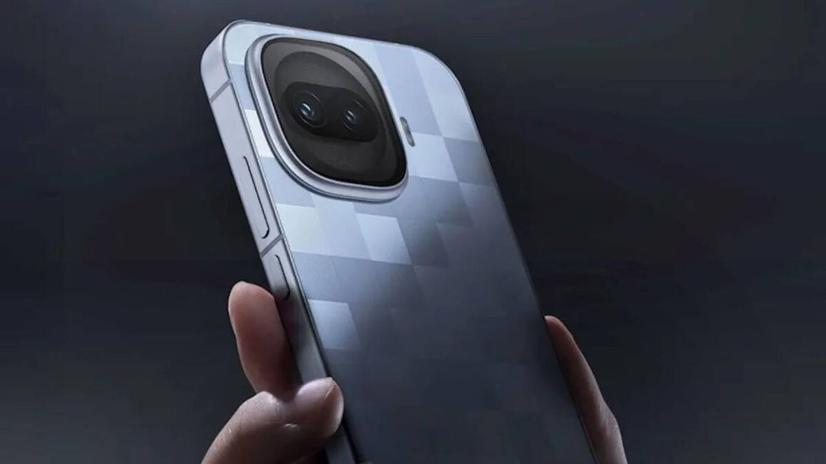 iqoo 15r in hand design