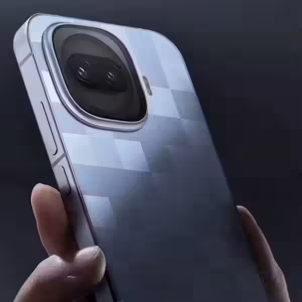 iqoo 15r in hand design