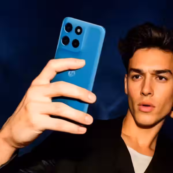 moto g17 and moto g17 power meet motorolas latest ultra affordable battery life heavyweights