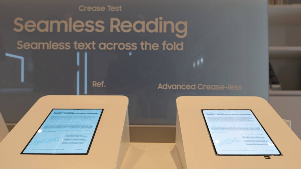 samsung display crease less foldable oled panel comparison ces 2026 1920x1080 1