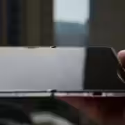 honor magic v6 crease free display