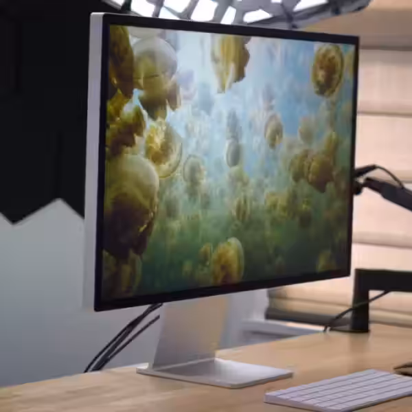 jeffs studio setup apple studio display 02