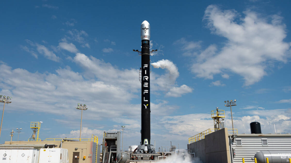 SpaceX запускает три миссии Starlink, Firefly возвращает Alpha после провала 2 june 26 2024 noise of summer alpha on launchpad at vandenburg