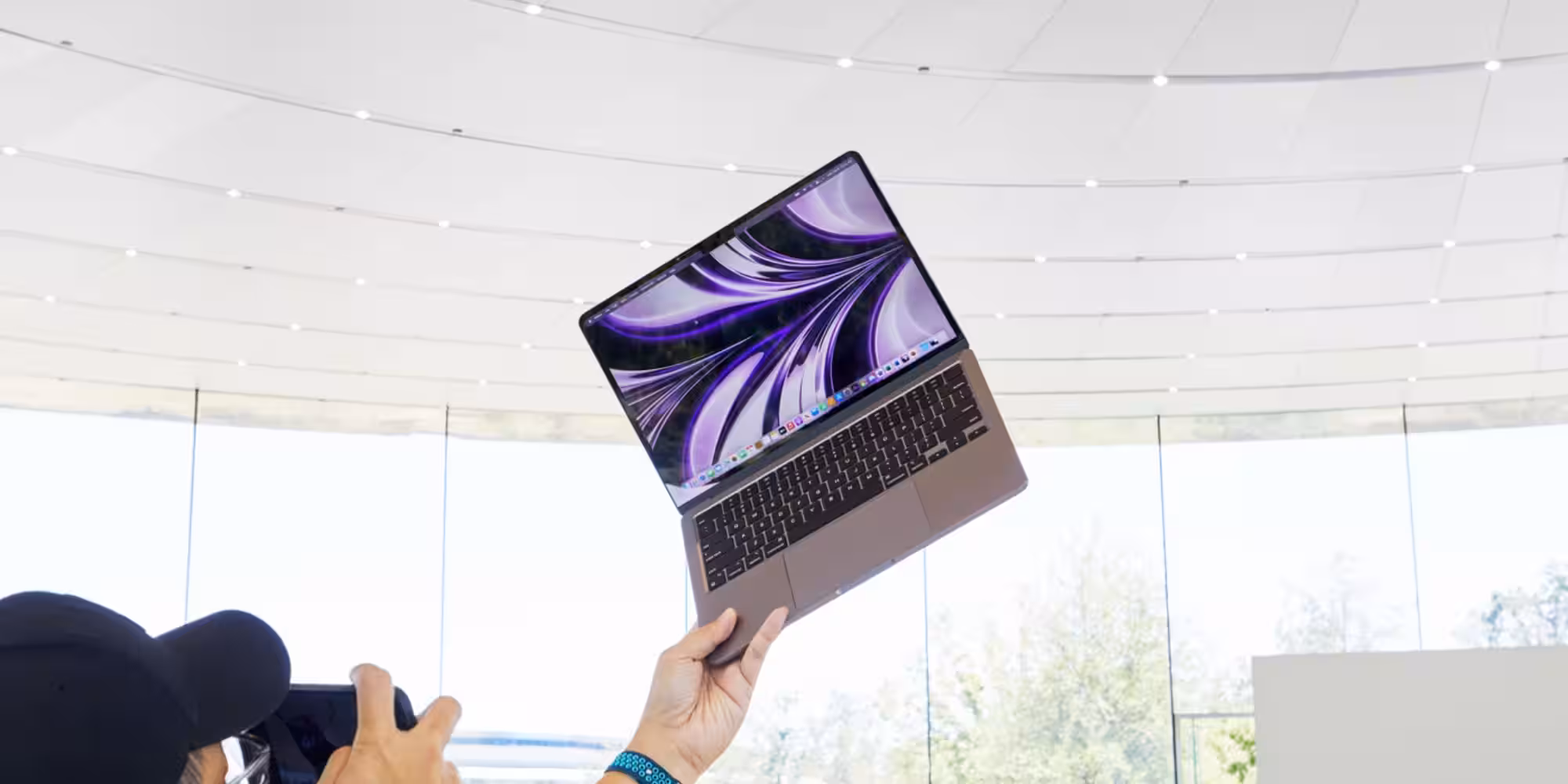 Apple держит 60Hz в среднем сегменте — и теряет очки 3 m2 macbook air purple 1