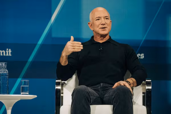 Джефф Безос привлекает $100 млрд для фонда инвестиций в ИИ-компании