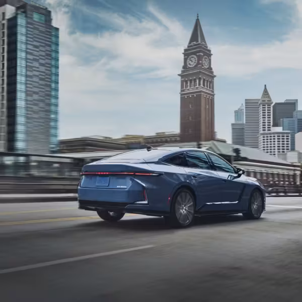 Lexus ES 2026: шесть обновлений и первая полностью электрическая версия