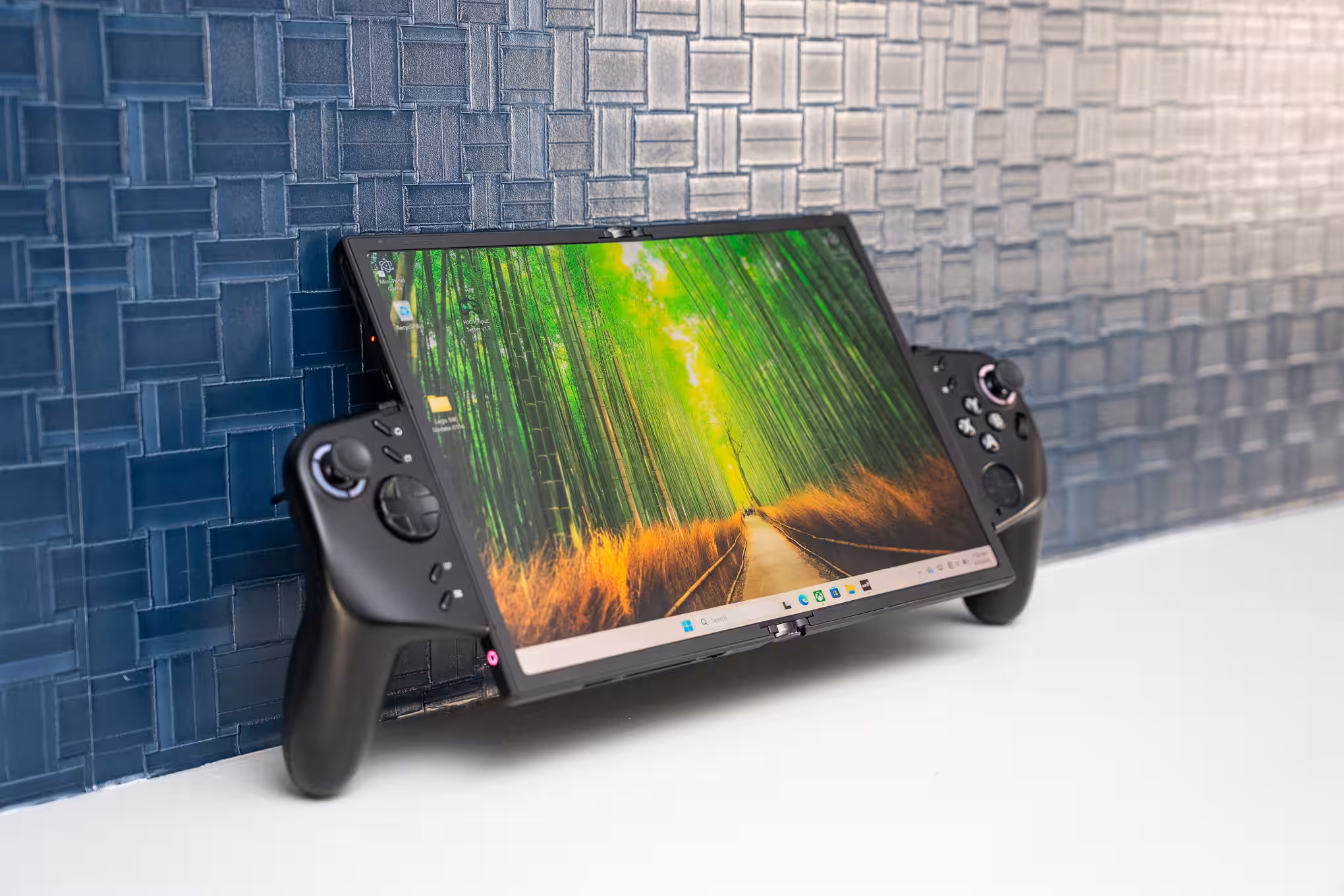 Lenovo Legion Go Fold Concept