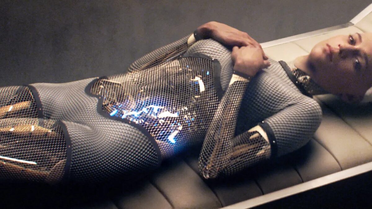 alicia vikander in ex machina.jpeg 1