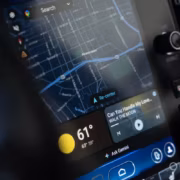 YouTube добавил управление фоновой музыкой в Android Auto