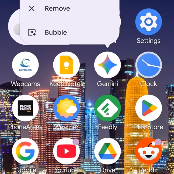 Меню настроек выбрано на Android 17 Beta 3 смартфоне с иконками приложений