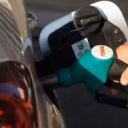 В Москве бензин подорожал почти на 20 копеек за неделю