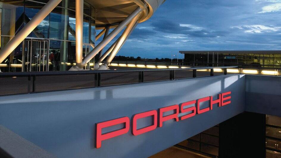 Porsche объявила новые сокращения из-за кризиса с электромобилями