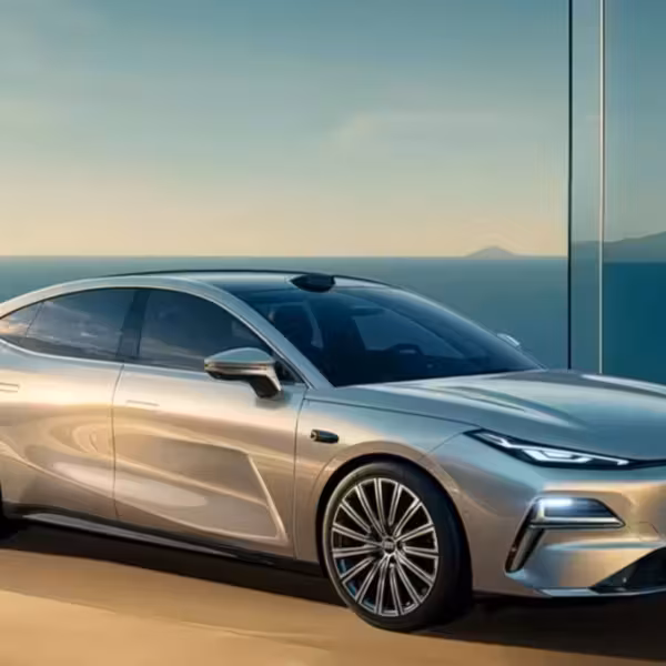 Geely представила премиум-версию седана Galaxy Star 8 Voyager с новой батареей