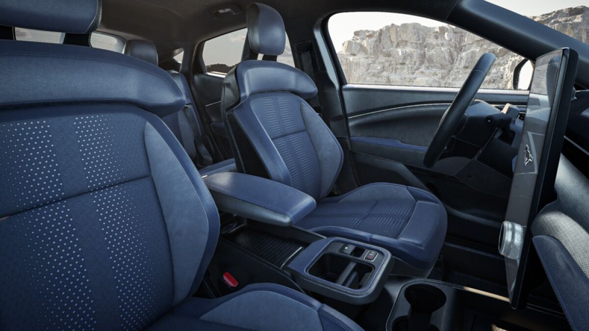 Интерьер Ford Mustang Mach-E для повседневной езды кресла центр дисплей