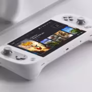 OnePlus готовит игровую портативную консоль с сенсорным управлением