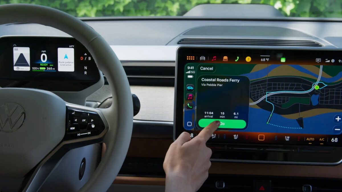 В iOS 26.4 CarPlay получил голосовых помощников и виджет Ambient Music