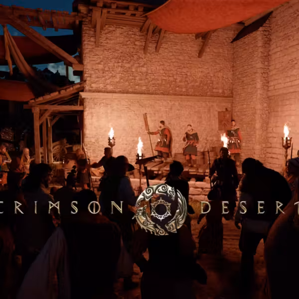 Древний сценический зал с факелами и актерами для Crimson Desert