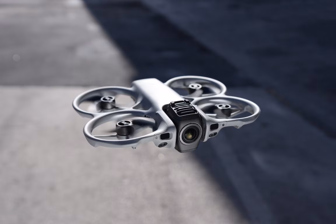 Дрон DJI Avata 360 с четырьмя моторами и камерой